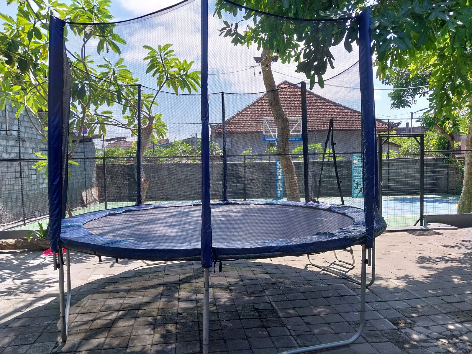 Trampoline